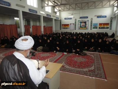 حجت الاسلام مطهریان، مدیر مهدقرآن جوادالائمه (ع ) در جمع دانشجو معلمان پردیس :
یکی از راههای زندگی جاودانه و ابدی ، حفظ قرآن است .