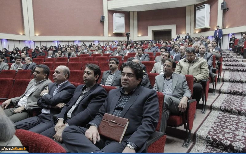 گزارش تصویری مراسم اختتامیه نمایشگاه فن بازار در دانشگاه یزد 14