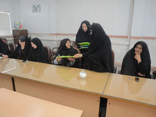 برگزاری آخرین جلسه همکاران اداری  سال 93  3