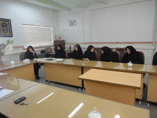 برگزاری آخرین جلسه همکاران اداری  سال 93  7