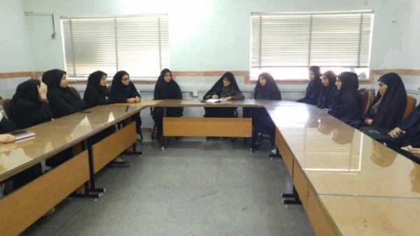 مصادف با ولادت حضرت زینب (س) جلسه کانون مهدویت برگزار شد. 2