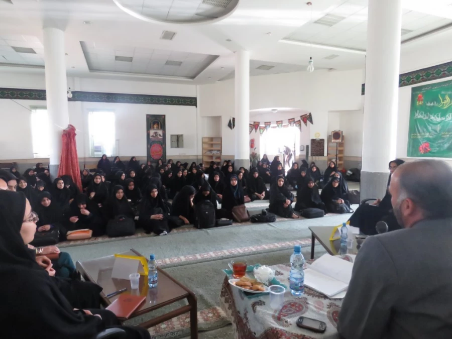 برگزاری کرسی آزاد اندیشی به همت بسیج دانشجویی پردیس فاطمة الزهرا(س) 6