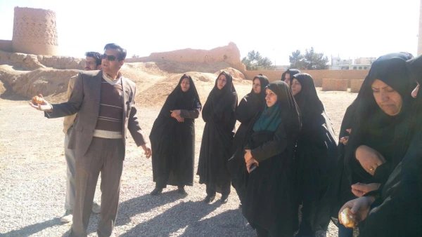 بازدید کارکنان پردیس از اماکن تاریخی ،تفریحی و زیارتی میبد 2