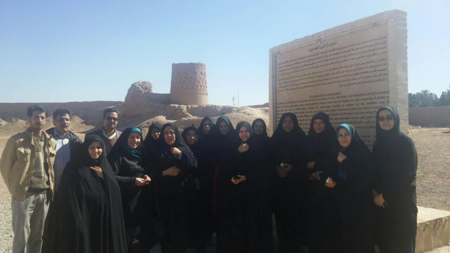 بازدید کارکنان پردیس از اماکن تاریخی ،تفریحی و زیارتی میبد 3