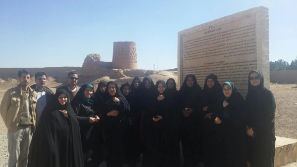 بازدید کارکنان پردیس از اماکن تاریخی ،تفریحی و زیارتی میبد 7