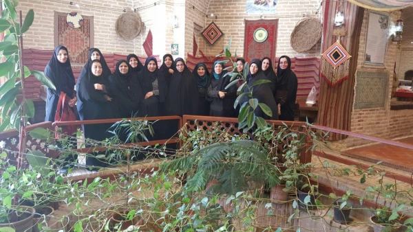 بازدید کارکنان پردیس از اماکن تاریخی ،تفریحی و زیارتی میبد 10