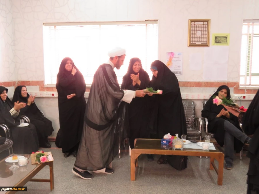 مراسم تجلیل و قدردانی از استادان به مناسبت روز معلم 13