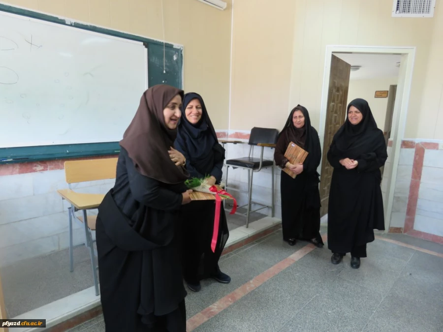 مراسم تجلیل و قدردانی از استادان به مناسبت روز معلم 22