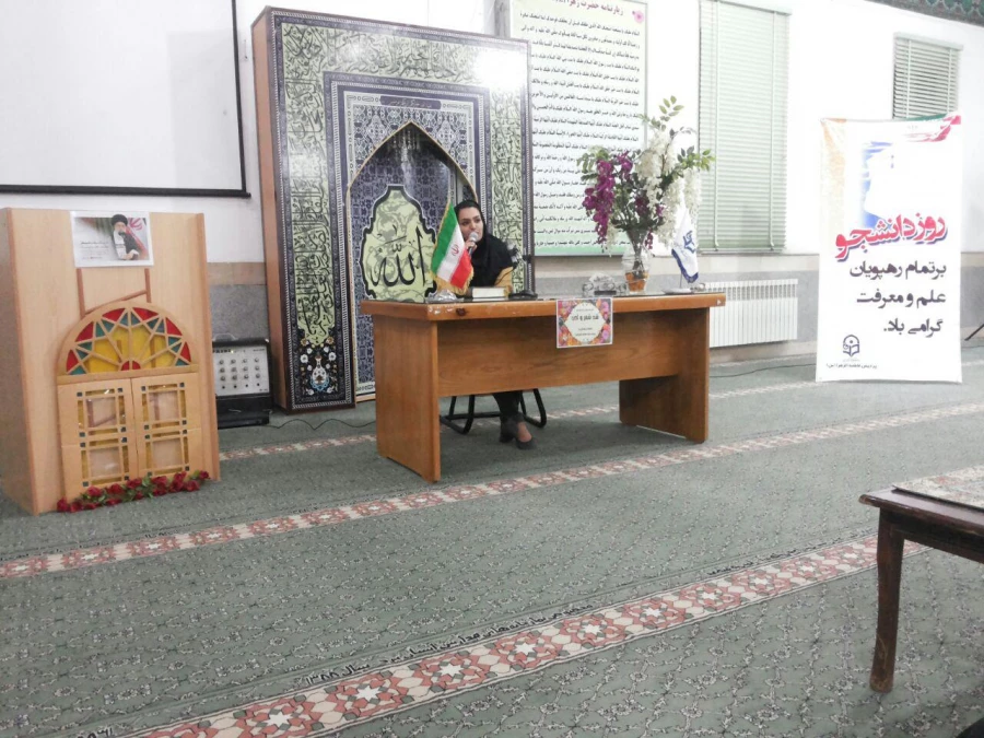 گزارش تصویری  برگزاری شب شعر به همت کانون شعر وادب 8