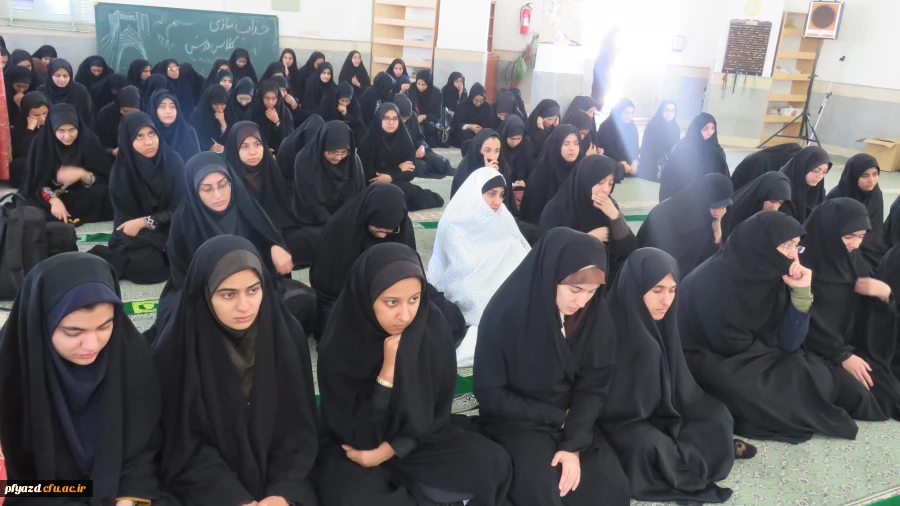 حضور آیت الله ناصری نماینده ولی فقیه و امام جمعه  محترم یزد در پردیس فاطمه الزهرا (س)
دانش آموزان را به صفا ، صمیمیت وعشق به خدا دعوت کنید : رسالت معلم همین است. 2