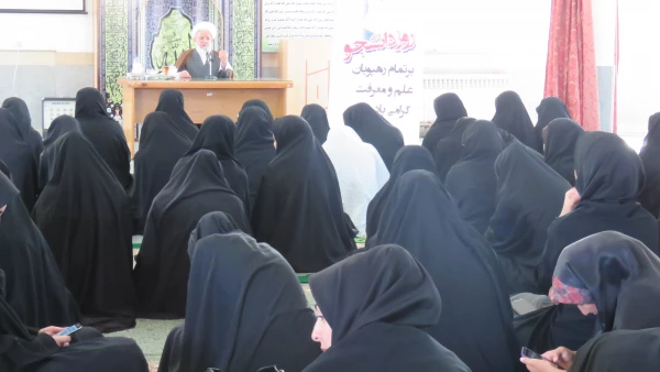 حضور آیت الله ناصری نماینده ولی فقیه و امام جمعه  محترم یزد در پردیس فاطمه الزهرا (س)
دانش آموزان را به صفا ، صمیمیت وعشق به خدا دعوت کنید : رسالت معلم همین است. 2