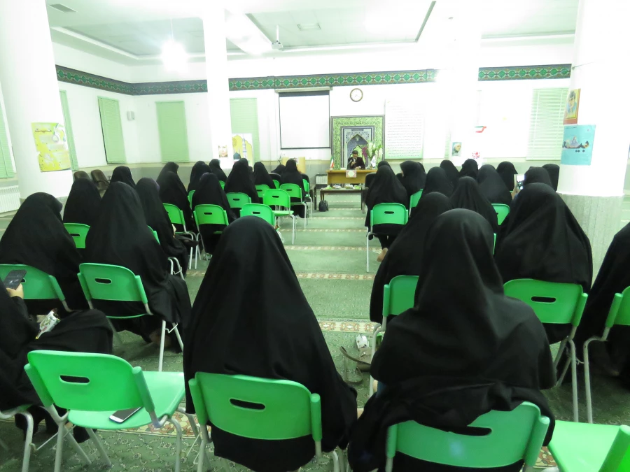 گزارش تصویری  برگزاری شب شعر به همت کانون شعر وادب 12