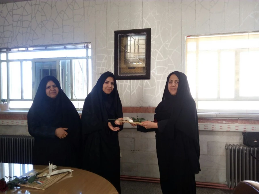 تقدیر از همکاران
به نام خدای حسابگر ، حسابرس و حسابدار زمین و آسمان و هر آنچه در اوست ،
هم او که افتتاحیه و اختتامیه تمام حساب ها و کتاب ها ست.
ترازش همیشه موزون است و موجودی هایش همواره در فزون
 2