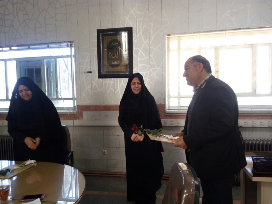 تقدیر از همکاران
به نام خدای حسابگر ، حسابرس و حسابدار زمین و آسمان و هر آنچه در اوست ،
هم او که افتتاحیه و اختتامیه تمام حساب ها و کتاب ها ست.
ترازش همیشه موزون است و موجودی هایش همواره در فزون
 2