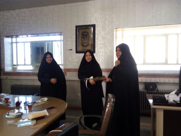 تقدیر از همکاران
به نام خدای حسابگر ، حسابرس و حسابدار زمین و آسمان و هر آنچه در اوست ،
هم او که افتتاحیه و اختتامیه تمام حساب ها و کتاب ها ست.
ترازش همیشه موزون است و موجودی هایش همواره در فزون
 2