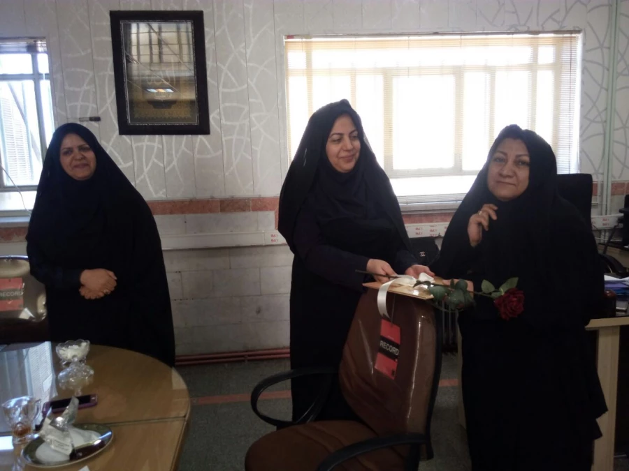 تقدیر از همکاران
به نام خدای حسابگر ، حسابرس و حسابدار زمین و آسمان و هر آنچه در اوست ،
هم او که افتتاحیه و اختتامیه تمام حساب ها و کتاب ها ست.
ترازش همیشه موزون است و موجودی هایش همواره در فزون
 2