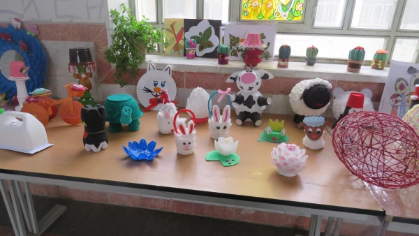 برپایی نمایشگاه کارهای دستی دانشجویان 6