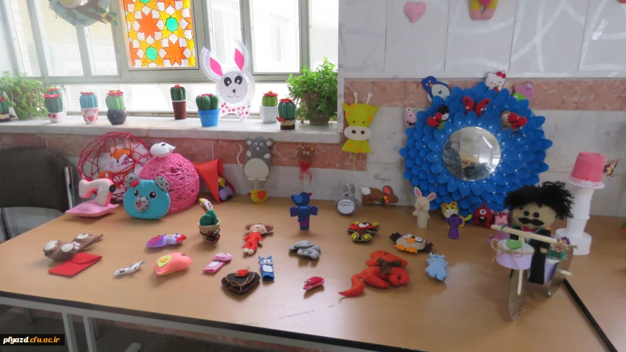 برپایی نمایشگاه کارهای دستی دانشجویان 8