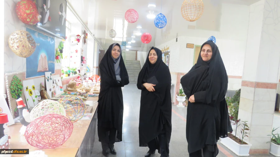 برپایی نمایشگاه کارهای دستی دانشجویان 11