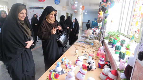 برپایی نمایشگاه کارهای دستی دانشجویان 14