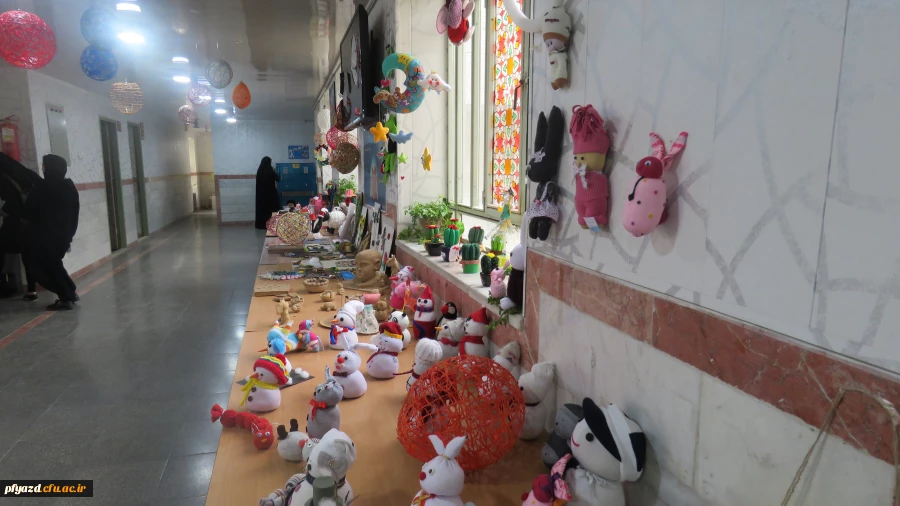 برپایی نمایشگاه کارهای دستی دانشجویان 15