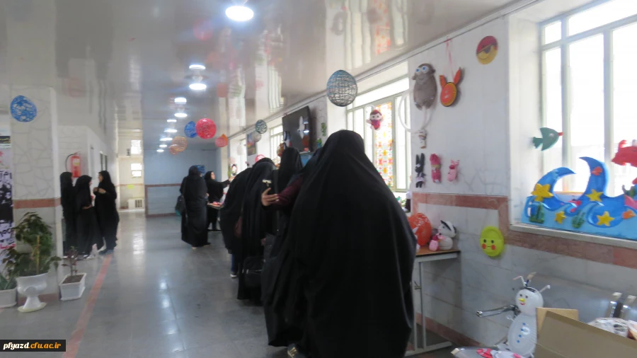 برپایی نمایشگاه کارهای دستی دانشجویان 16