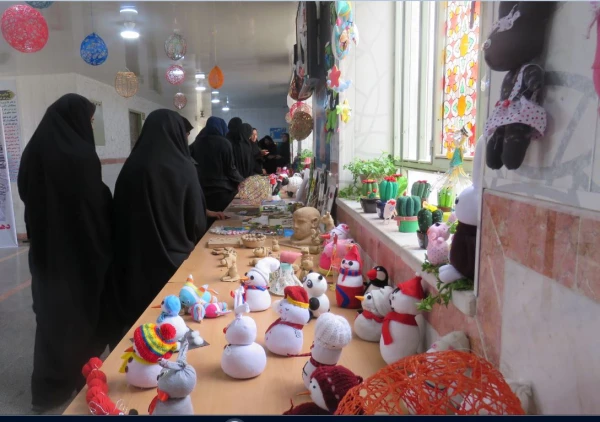 برپایی نمایشگاه کارهای دستی دانشجویان 19