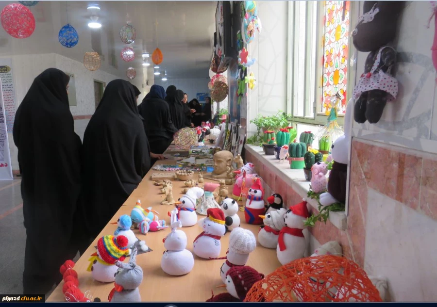 برپایی نمایشگاه کارهای دستی دانشجویان 19