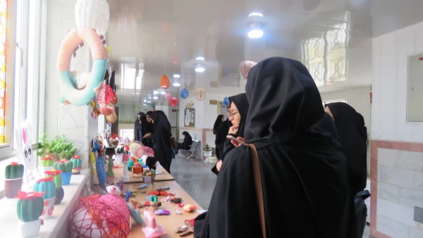 برپایی نمایشگاه کارهای دستی دانشجویان 20