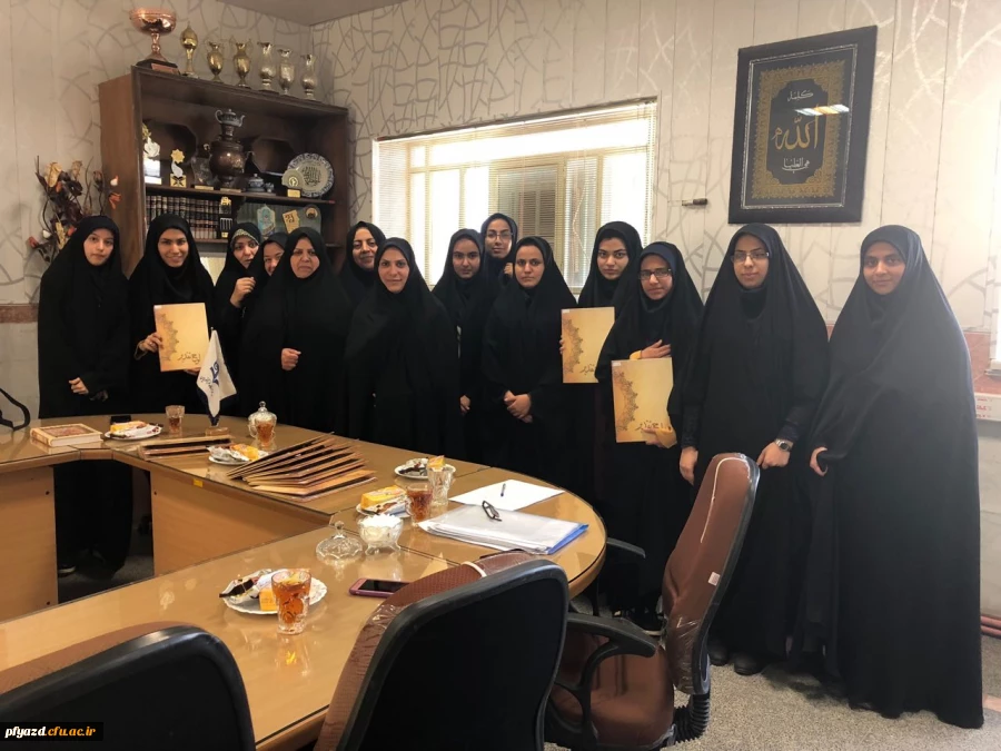 برگزاری جلسه با  حضور مسئولین پردیس و  دانشجویان شاهد وایثارگر وتجلیل از رتبه های علمی برتر
 2