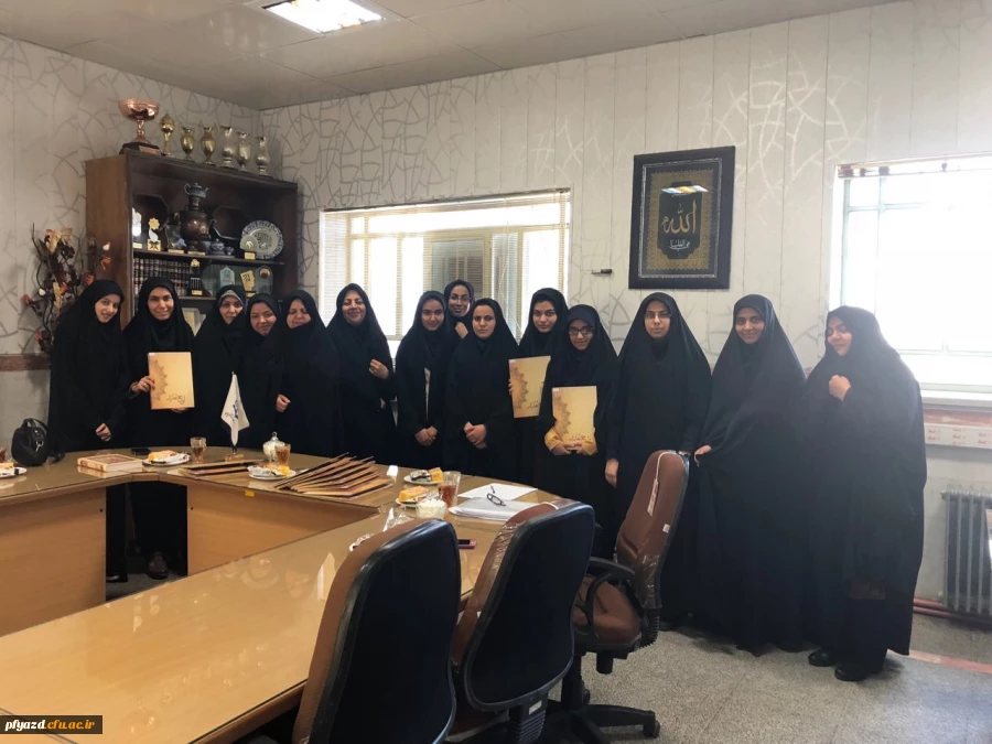 برگزاری جلسه با  حضور مسئولین پردیس و  دانشجویان شاهد وایثارگر وتجلیل از رتبه های علمی برتر
 3