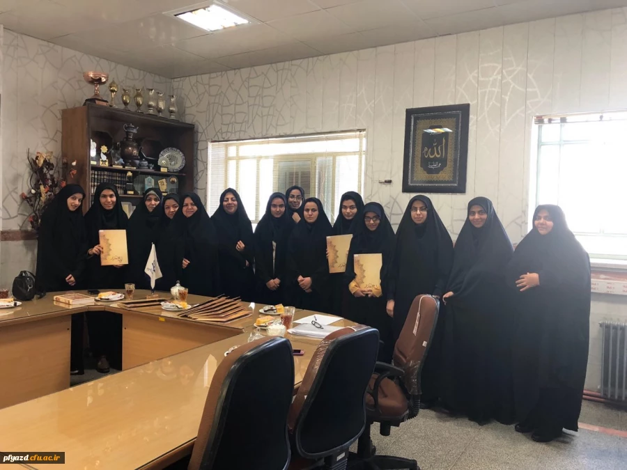 برگزاری جلسه با  حضور مسئولین پردیس و  دانشجویان شاهد وایثارگر وتجلیل از رتبه های علمی برتر
 4