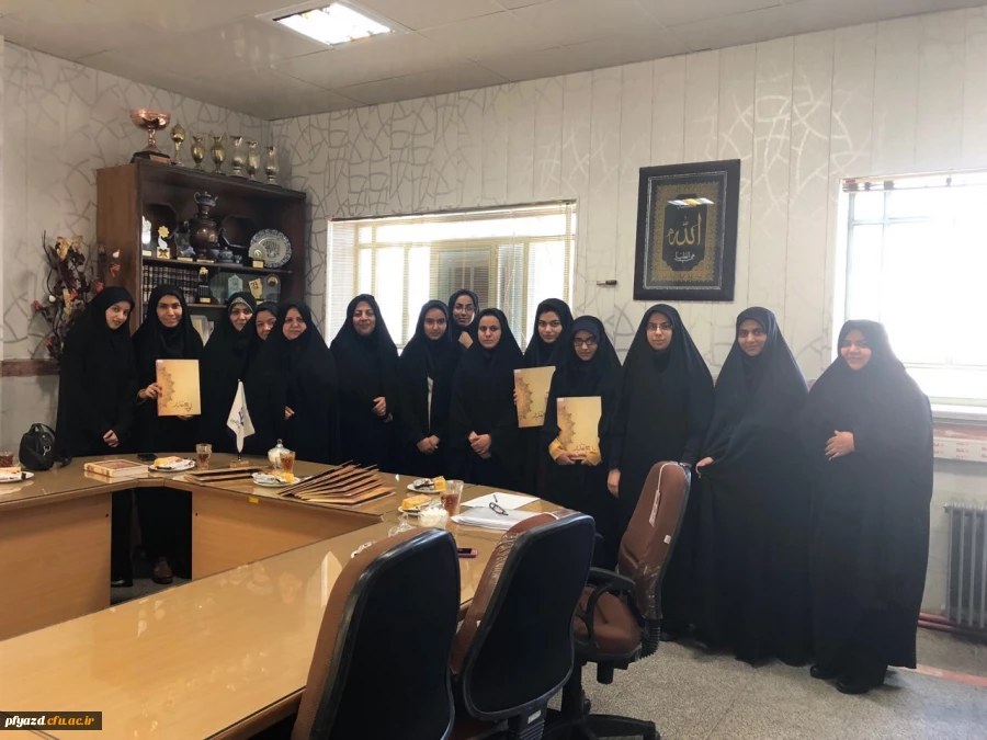 برگزاری جلسه با  حضور مسئولین پردیس و  دانشجویان شاهد وایثارگر وتجلیل از رتبه های علمی برتر
 7