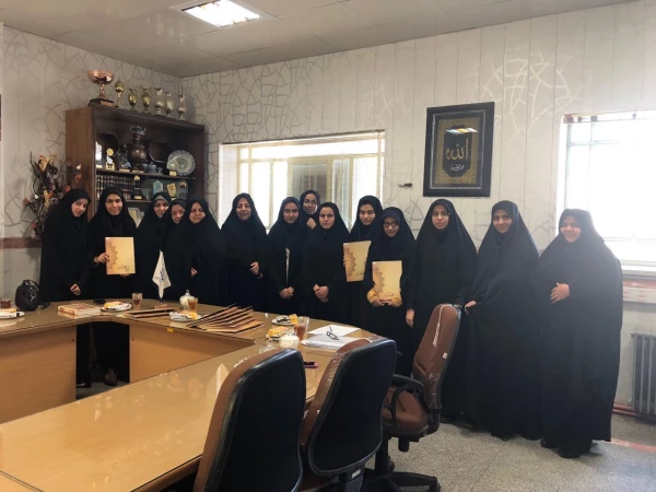 برگزاری جلسه با  حضور مسئولین پردیس و  دانشجویان شاهد وایثارگر وتجلیل از رتبه های علمی برتر
 8