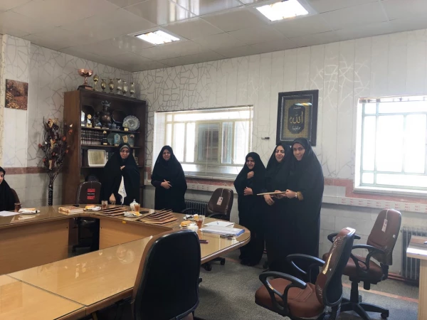 برگزاری جلسه با  حضور مسئولین پردیس و  دانشجویان شاهد وایثارگر وتجلیل از رتبه های علمی برتر
 11