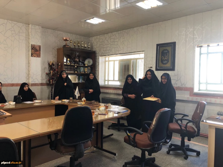 برگزاری جلسه با  حضور مسئولین پردیس و  دانشجویان شاهد وایثارگر وتجلیل از رتبه های علمی برتر
 12