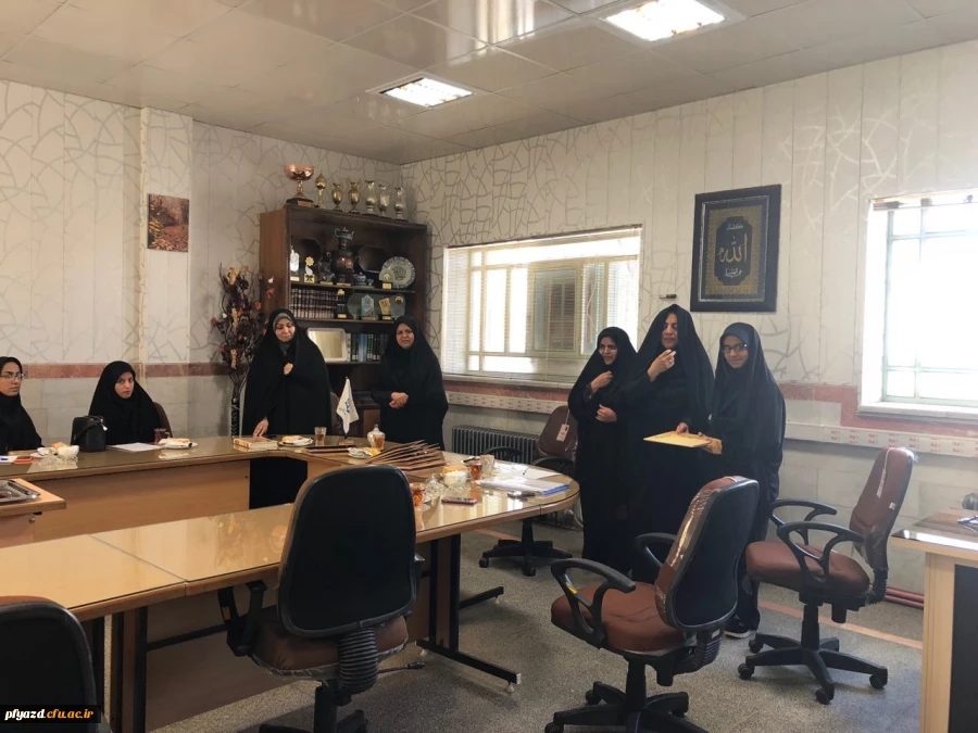 برگزاری جلسه با  حضور مسئولین پردیس و  دانشجویان شاهد وایثارگر وتجلیل از رتبه های علمی برتر
 13