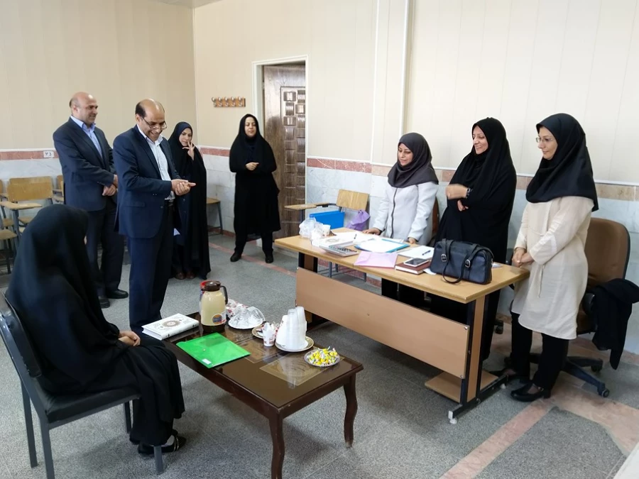 بازدید مدیرکل آموزش و پرورش استان یزد از روند مصاحبه داوطلبین کنکور سراسری 4