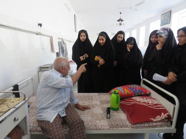 بازدید دانشجویان پردیس فاطمه الزهرا از خانه سالمندان 4