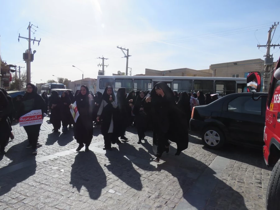 حضورپرشور و آگاه در راهپیمایی بزرگ 13 ابان  13