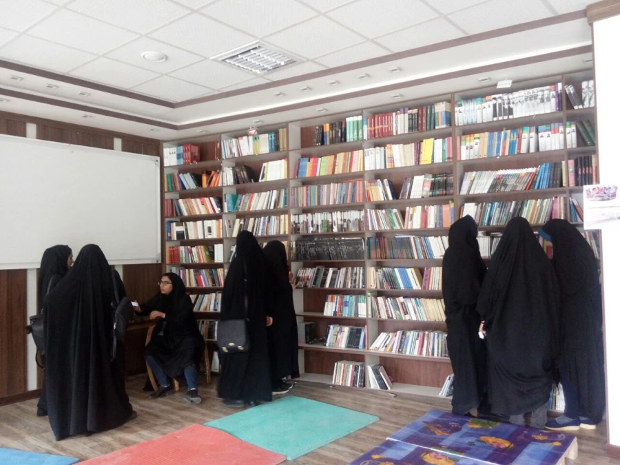 گزارش تصویری بازدید از کتابسرا و کافه کتاب ملک به مناسبت هفته کتاب و کتابخوانی 6