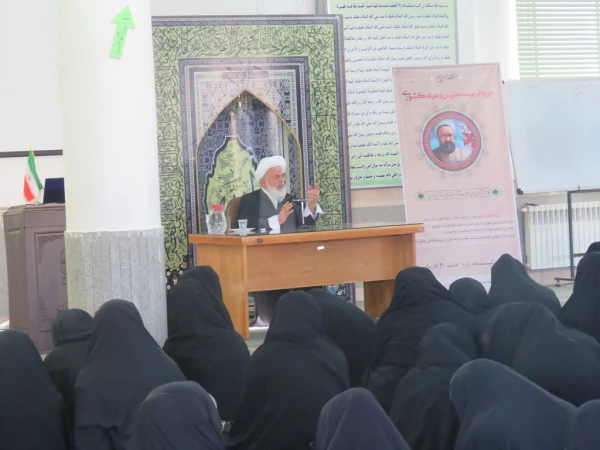 حضور امام جمعه محترم یزد در آستانه روز دانشجو  5