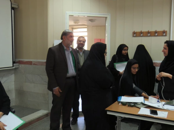 بازدید مدیر کل آموزش و پرورش استان و تعدادی از روند اجرایی این مصاحبه 2