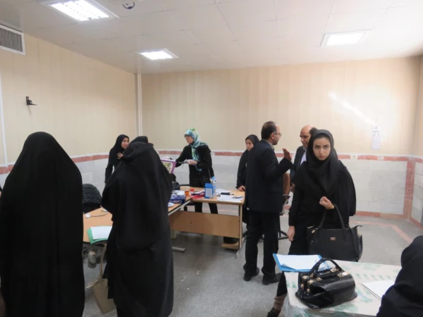 بازدید مدیر کل آموزش و پرورش استان و تعدادی از روند اجرایی این مصاحبه 4