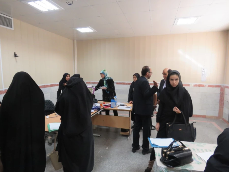 بازدید مدیر کل آموزش و پرورش استان و تعدادی از روند اجرایی این مصاحبه 4