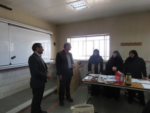 بازدید مدیر کل آموزش و پرورش استان و تعدادی از روند اجرایی این مصاحبه 6