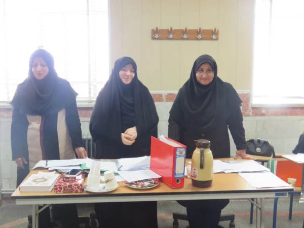 بازدید مدیر کل آموزش و پرورش استان و تعدادی از روند اجرایی این مصاحبه 8