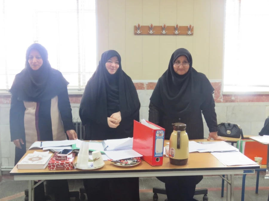 بازدید مدیر کل آموزش و پرورش استان و تعدادی از روند اجرایی این مصاحبه 8