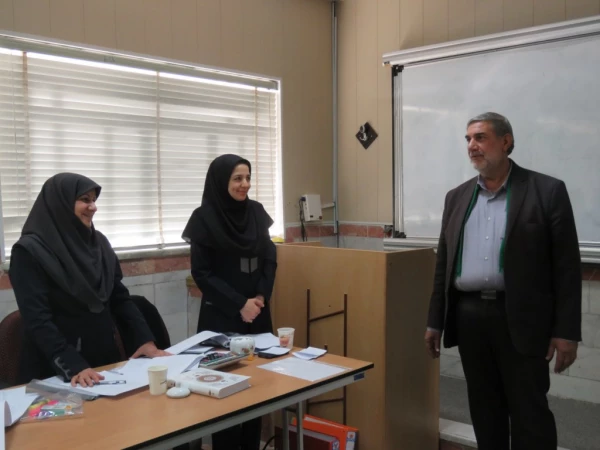 بازدید مدیر کل آموزش و پرورش استان و تعدادی از روند اجرایی این مصاحبه 17