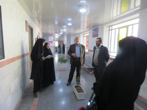 بازدید مدیر کل آموزش و پرورش استان و تعدادی از روند اجرایی این مصاحبه 18